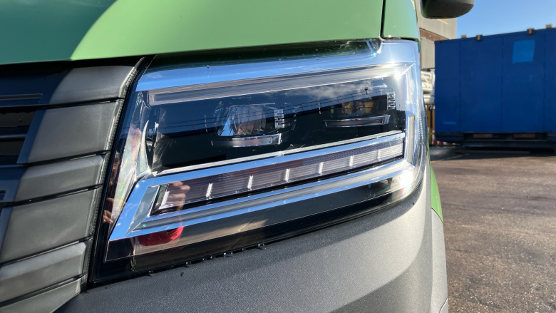 Volkswagen Crafter Cr35 Mwb Diesel Fwd 2.0 TDI 140PS Commerce Plus High Roof Van